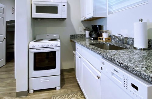 Maxwell Condo | Giddy Up in East Suites! 4 bd/2 ba! Walk everywhere in East Nash!