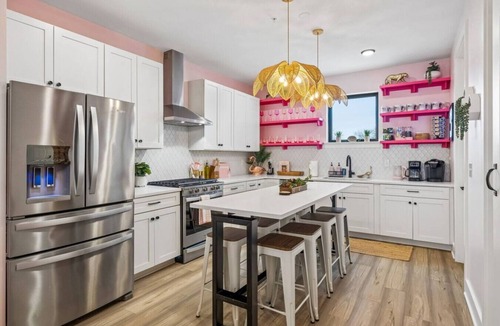 McFerrin Park House | Glam Room+Karaoke Bachelorette Downtown Nashville