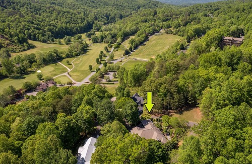Whittier Cabin | Golf- Hot Tub- Seasonal Swimming Pool