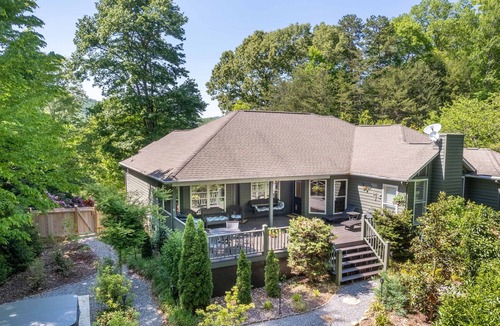 Whittier Cabin | Golf- Hot Tub- Seasonal Swimming Pool