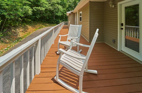 Newport House | Golfer’s Smoky Mountain Retreat!