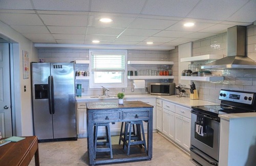 Hendersonville Apartment | Gorgeous 1-bedroom guest apartment with boat dock only 20 minutes to Nashville!