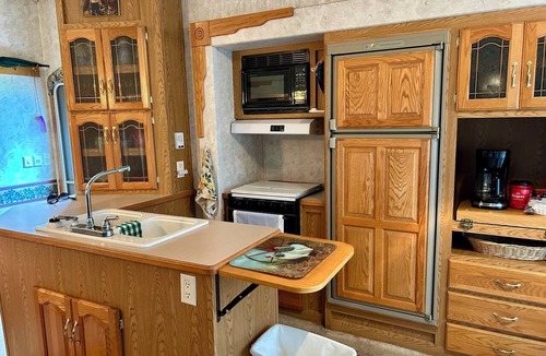 Tomahawk House | Gorgeous 1-bedroom recreational vehicle with AC in Nokomis, near Tomahawk