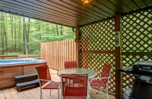 Bruceton Mills Cabin | Gorgeous Cabin with Fire Pit and Hot Tub in Bruceton Mills, West Virginia