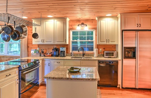 Leicester Cabin | Gorgeous Log Cabin w/Mtn Views*Fenced Yard*Hot Tub*15 Minutes to Downtown AVL!