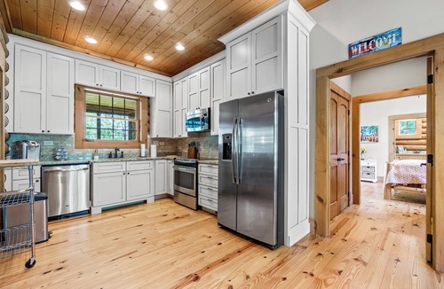Pikeville Cabin | Gorgeous WATER front 4-bedroom cabin in perfect Fall Creek Falls, TN