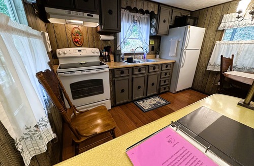 Bean Station House | Grammie's Cozy Lakefront Cabin: Your perfect lakeside hideaway!