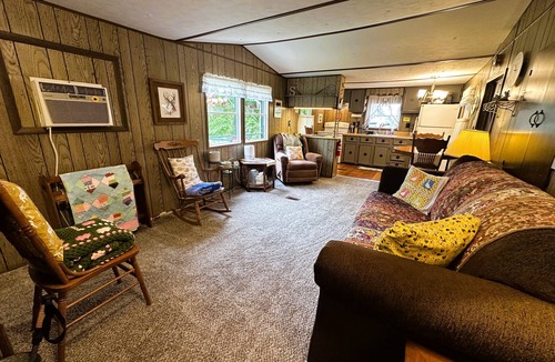 Bean Station House | Grammie's Cozy Lakefront Cabin: Your perfect lakeside hideaway!