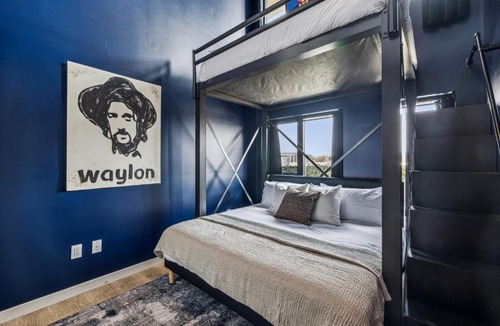 Downtown Nashville Apartment | Grand Ole Nashville- Walk to Broadway & Honky Tonks!