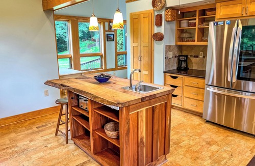 Warrensville Cabin | Grande Vue: Hot Tub, Game Room, Views & 50 Acres | Sleeps 14