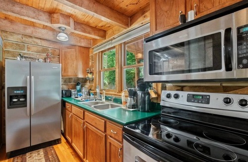 Birdseye Cabin | Great Location 4 minutes from Patoka Lake Entrance with Hot Tub!