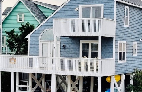 Topsail Beach House | Great location at South Topsail Beach, just steps away from Serenity Point