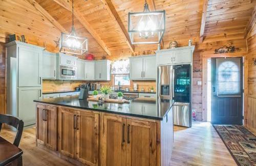 Kodak House | Great Smoky Mountain, Hot Tub, Mins to Dollywood