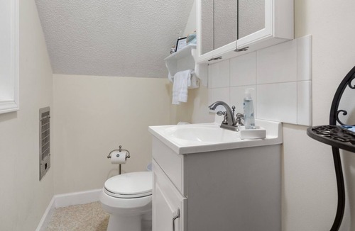 Sunset Cove Cabin | Green Garden Chalet -Close to downtown, WiFI sleeps 8 - Mr Lake Lure Vacation Rentals