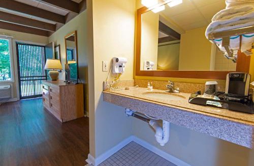Argillite Resort | Greenbo Lake State Resort Park