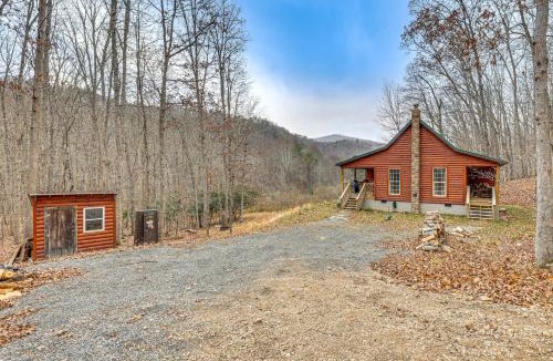 Marlinton House | Greenbrier River On-Site! Modern-Rustic Log Cabin