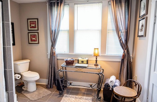 Lancaster House | Guest House Of Kentucky (King - 2nd Floor)