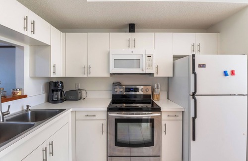 Manteo House | Happy Endings OBX: Canalfront | Shared Pool Access