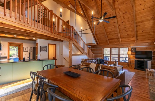 Deep Gap Cabin | Happy Trees Cabin: Pet Friendly Spacious Cabin with Pool Table 15min to Boone!