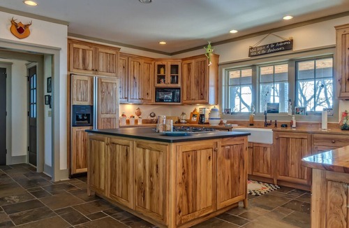 Lynn House | Hawk's View | Tryon Mountain Retreat with Hot Tub & Long-Range Views
