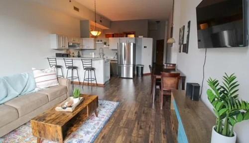 Troy House | Heart of Downtown Cleveland Hideaway
