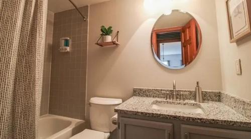 Troy House | Heart of Downtown Cleveland Hideaway