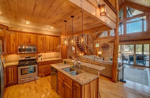 Necowa Cove Cabin | Heaven on the Lake - Lakefront | Hot Tub | Fire Pit | Game Room