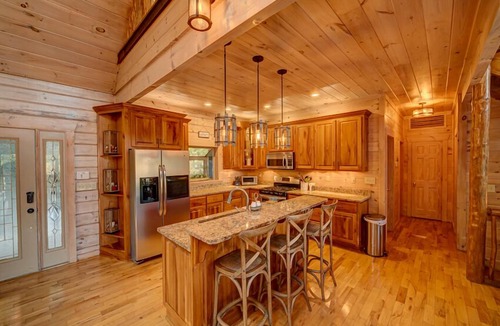 Necowa Cove Cabin | Heaven on the Lake - Lakefront | Hot Tub | Fire Pit | Game Room