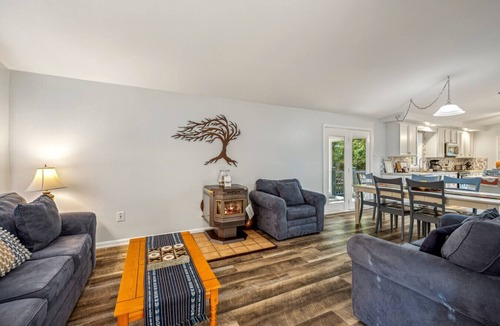 Great Cacapon Cabin | Herons Rest - riverfront, fire pit, wifi, deck, all seasons porch