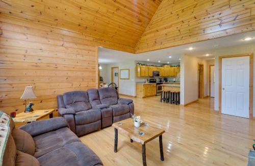 Hiawassee House | Hiawassee Riverfront Cabin: 7 Mi to Lake Chatuge!
