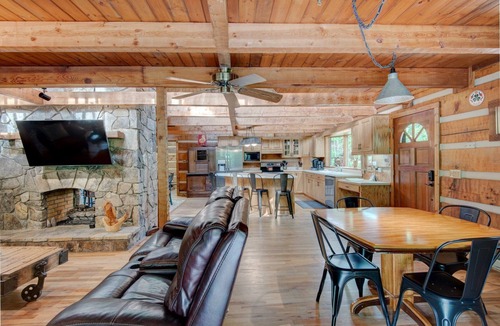 Fleetwood Cabin | Hidden Creek Cabin - Yard, Pet Friendly, Creek, Hot Tub, & Foosball!