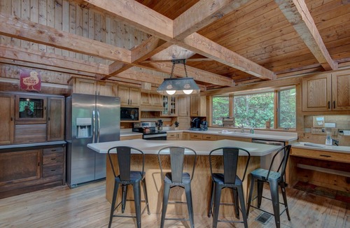 Fleetwood Cabin | Hidden Creek Cabin - Yard, Pet Friendly, Creek, Hot Tub, & Foosball!