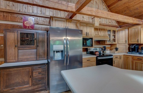 Fleetwood Cabin | Hidden Creek Cabin - Yard, Pet Friendly, Creek, Hot Tub, & Foosball!