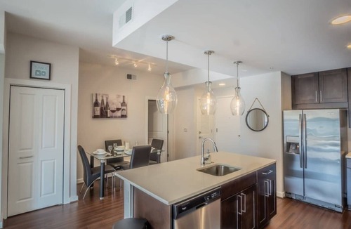North Buckhead Apartment | High Rise 2 Bedroom apartment in a Great location by RedAwning