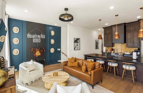 Nashville House | High-Style Nash Escape Chic Décor Close to Town