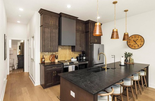 Nashville House | High-Style Nash Escape Chic Décor Close to Town