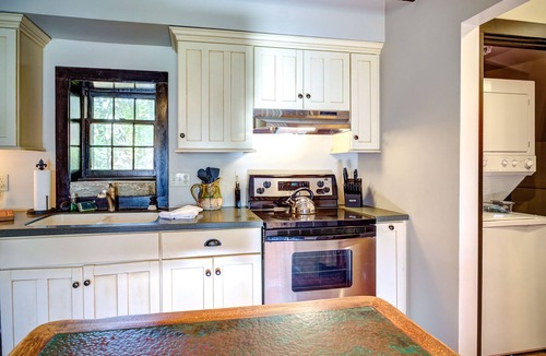 Tynecastle House | Highland Cottage: Banner Elk NC <15minutes from Sugar and Beech Mountain Resorts