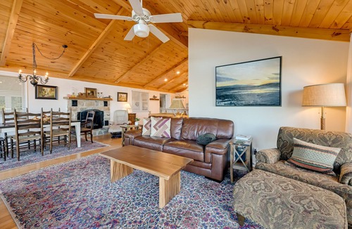 Highlands Cabin | Highlands Vacation Rental w/ Smoky Mountain Views