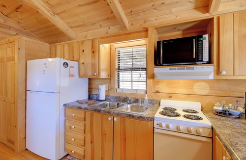 Damascus Cabin | Hike the AT! Creekside Cabin in Trail Town USA