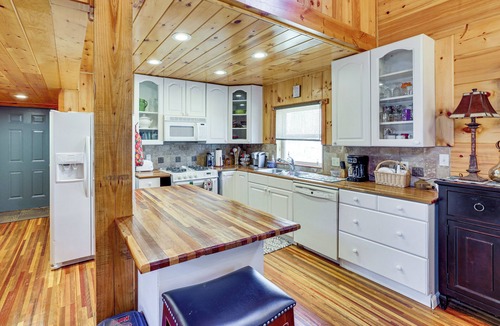 Pikeville Cabin | Hike & Unwind - Quiet Wooded Getaway in Pikeville