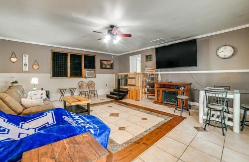 Oak Grove House | 'Hillbilly Paradise' Cabin Near Fort Campbell