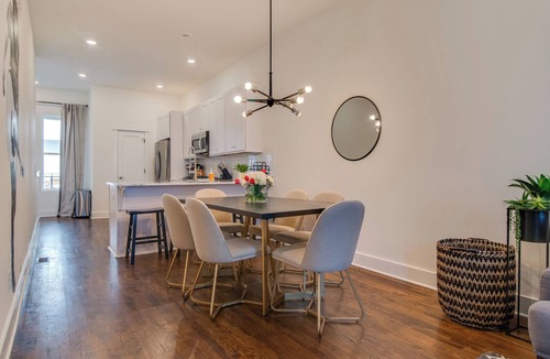 Hillsboro West End House | Hillsboro Village Retreat, Garage, Rooftop Deck, Sleeps 12, Sophisticated Open Living & Gourmet Kitchen, Smart TVs, Pet-Friendly w/Private Garage, Walk to Vanderbilt, Minutes to 12 South & Broadway, 24/7 Hospitality