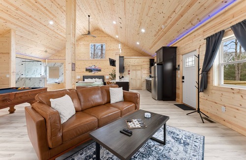 Cleveland Cabin | Hilltop Haven — A Peaceful Escape Made for Two