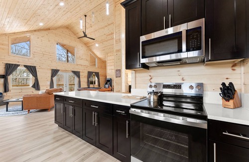 Cleveland Cabin | Hilltop Haven — A Peaceful Escape Made for Two