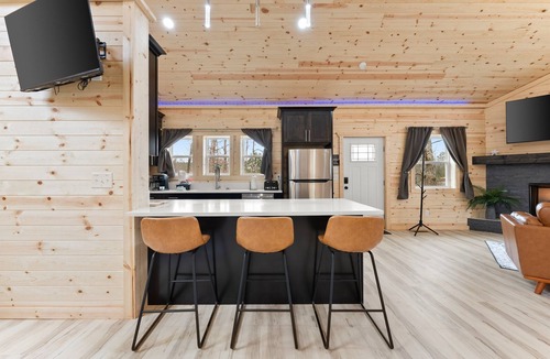 Cleveland Cabin | Hilltop Haven — A Peaceful Escape Made for Two