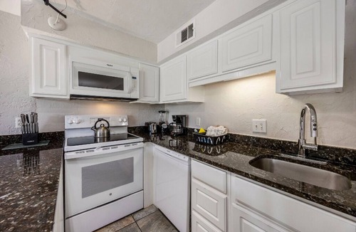 North Forest Beach Resort | Hilton Head Stay | Spacious Villas Near Coligny Beach | Pools, Courts & Comfort
