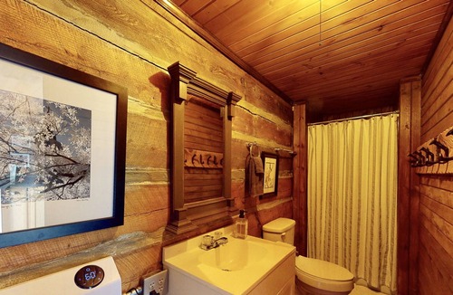 Saxon House | Historic 1855 Covey House Near NEW RIVER GORGE , and Lake Stephens