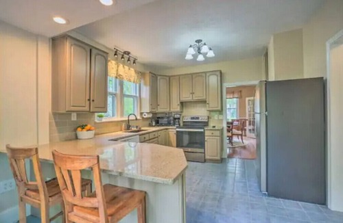 Charles Town House | Historic Charles Town Home. Centrally Located