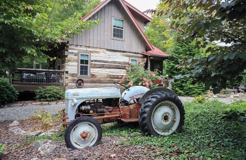 Weaverville Cabin | Historic Charm Meets Modern Comfort in This Restored 1850s Log Cabin