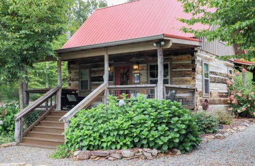 Weaverville Cabin | Historic Charm Meets Modern Comfort in This Restored 1850s Log Cabin